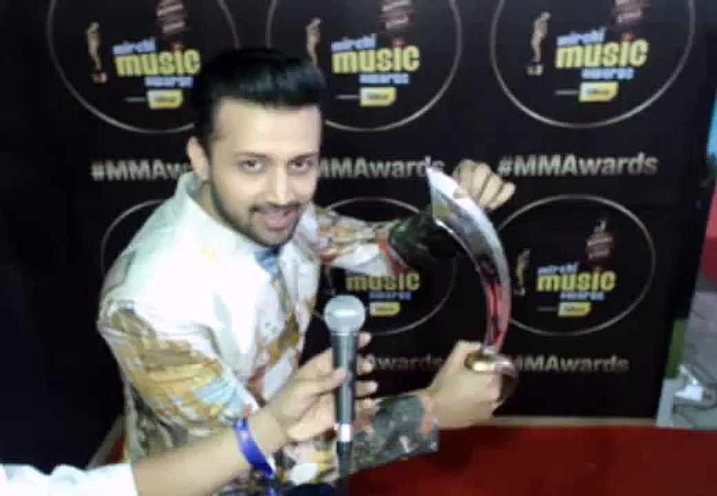Singer Atif Aslam s #MirchiVelfie Challenge of narrating a dialogue in 6 second