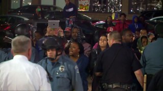 Police, protesters talk in Ferguson