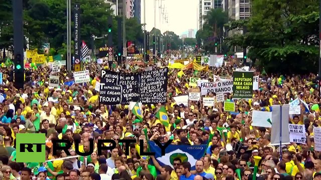 En Brasil, miles de personas protestaron contra la presidenta Dilma Rousseff