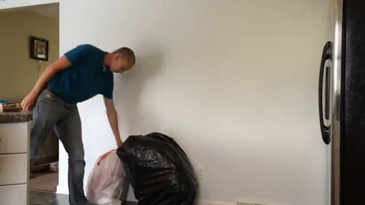 Tu peux descendre la poubelle stp ?