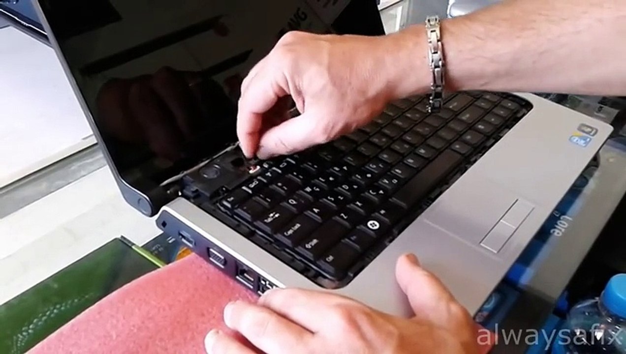 Laptop screen half working dell studio 1555_(480p)