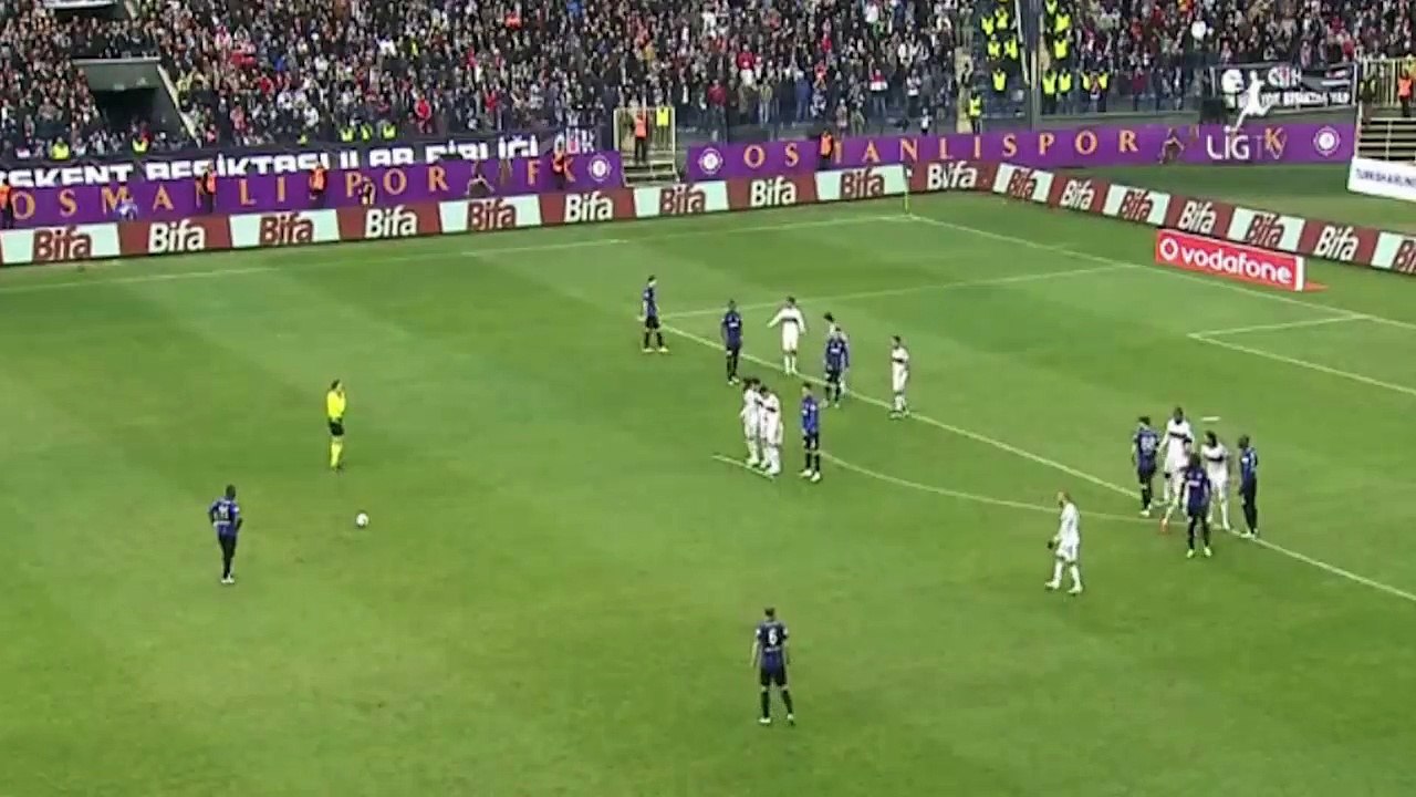 le coup franc exceptionnel de Royston Drenthe