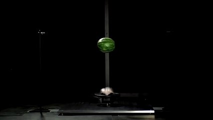 Comparaison entre un airbag qui se déclenche à temps et en retard