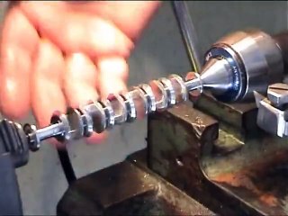 El motor V-12 más pequeño del mundo.(Smallest V-12 engine of the world)_(480p)