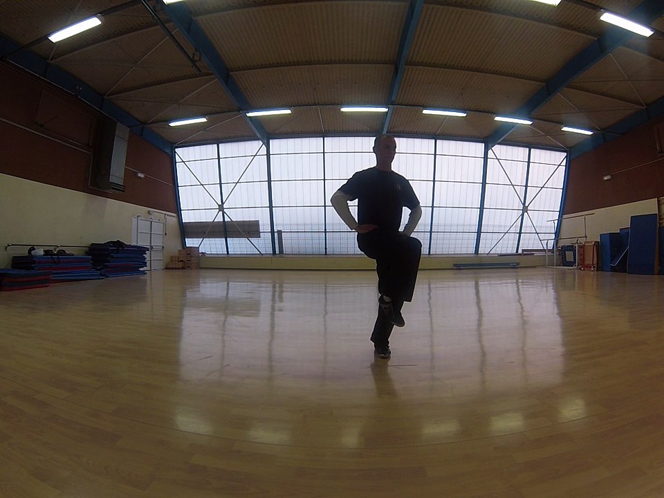 Enchainement Chansi Gong exercice 17 fermer / ouvrir la hanche