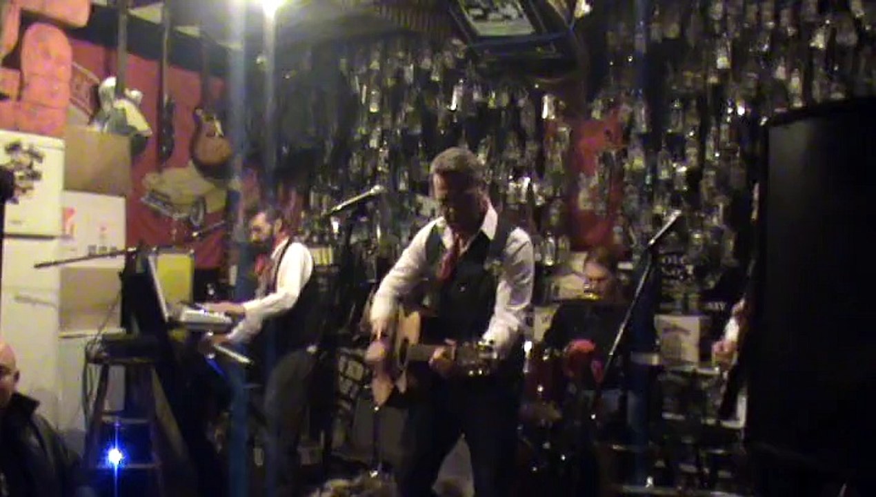 Beclin acousticband en concert a la mouffe