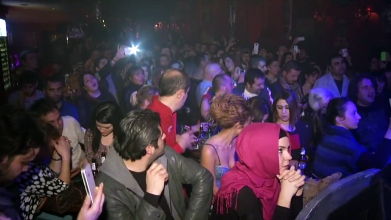 Halil Sezai - Paramparça (Jolly Joker Konseri)