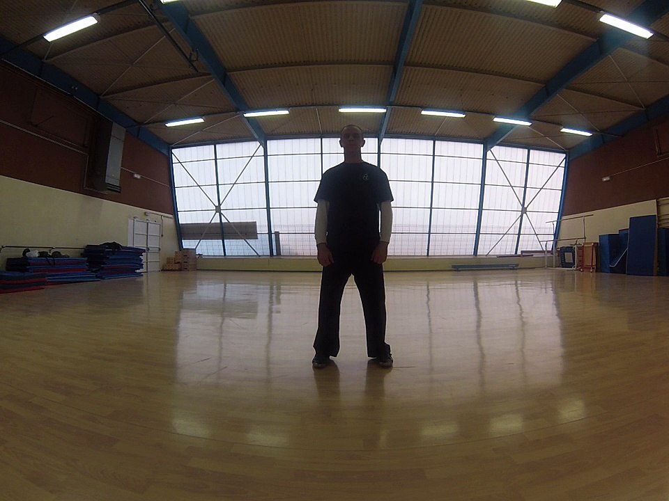 Enchainement Chansi Gong exercice 9 tourner la taille horizontalement