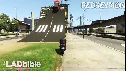 GTA V : Il atterrit avec sa Moto sur un Avion