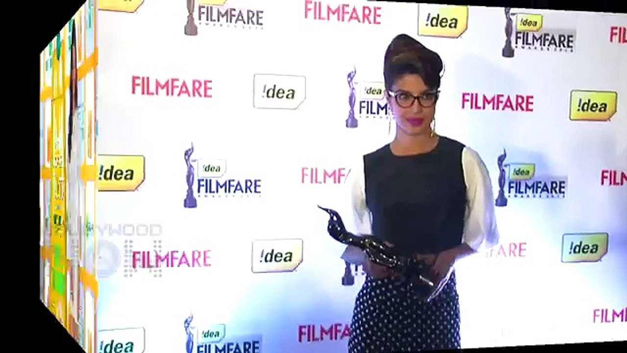 Rare Childhood Picture Of Bollywood Actor - Guess Who