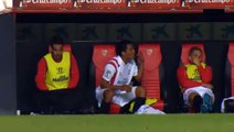 Jugador del Sevilla orina en el banquillo en pleno partido