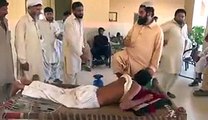 Dekhiye Yeh Jaali Peer Kya Kar Raha Hai, Leaked Video of Fake Peer From Sindh