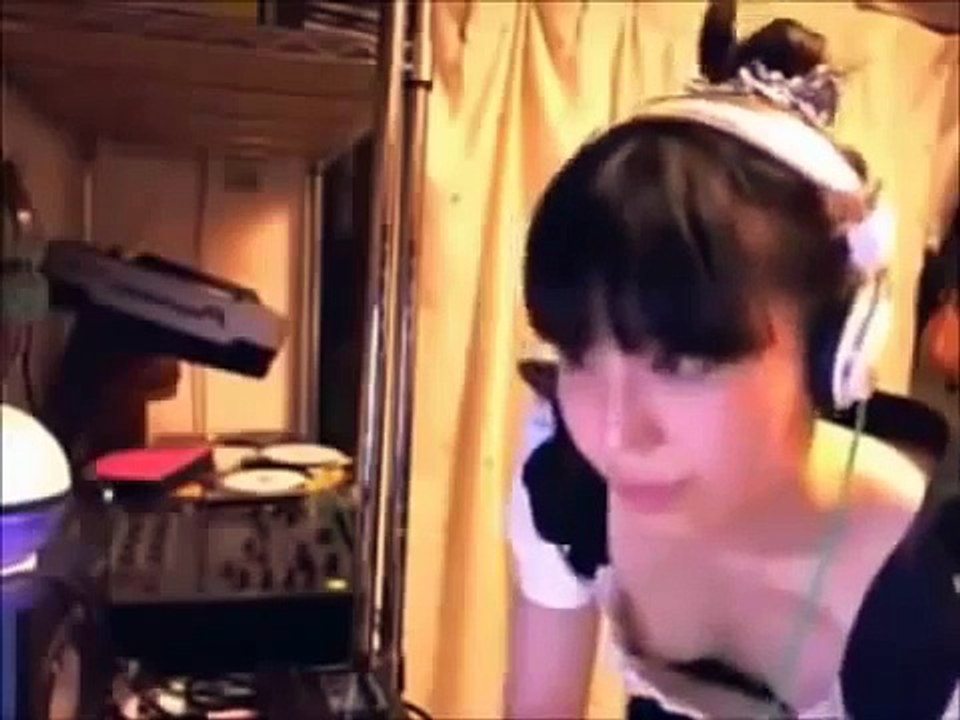 ＪＣ　 【放送事故】 ニコ生 　可愛い　ＪＣがメイド姿で　ポロリ　BAN