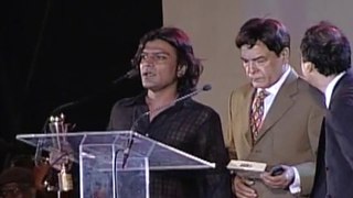 Afreen winner of Best Actress Serial Awards for Azal in First Indus Drama Award 2005 - Presenters: Qawi Khan and Sohail Ansar.