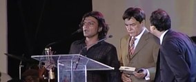 Afreen winner of Best Actress Serial Awards for Azal in First Indus Drama Award 2005 - Presenters: Qawi Khan and Sohail Ansar.