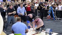 Arnold Schwarzenegger félicite Eddie Hall qu vient de battre un record de Deadlift (462 kg1018 lbs)