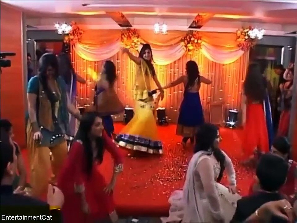 Awesome Performance On Mehndi (HD)