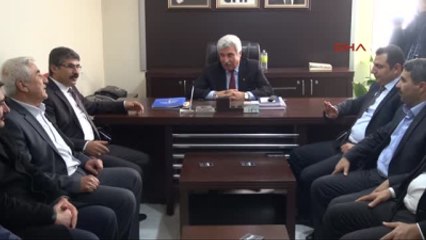 Cumhurbaşkanı Aliyev' Den Babasının Kars? Taki Anıtına Kırmızı Gül