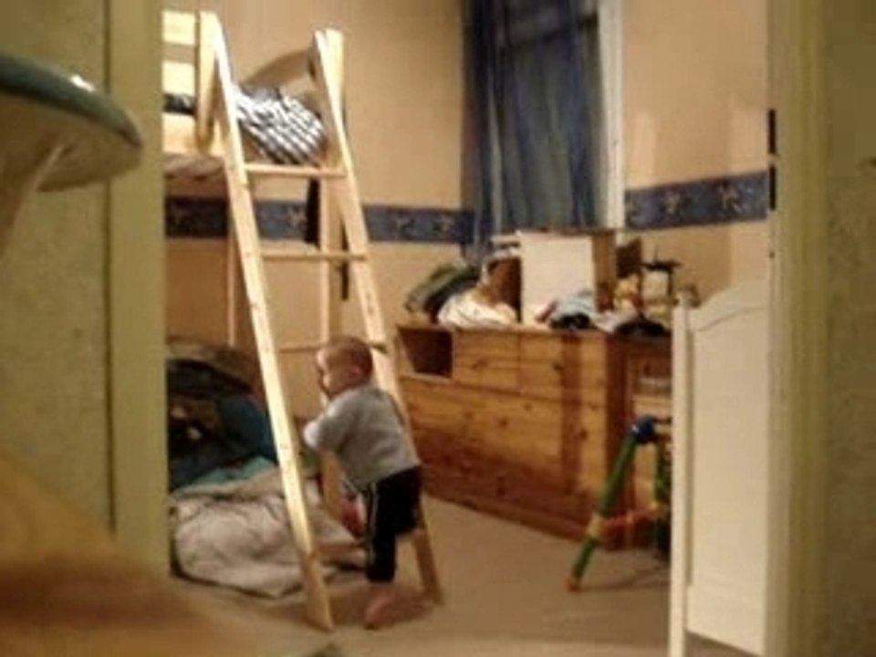 Kylian premiers pas mars 2007_0003