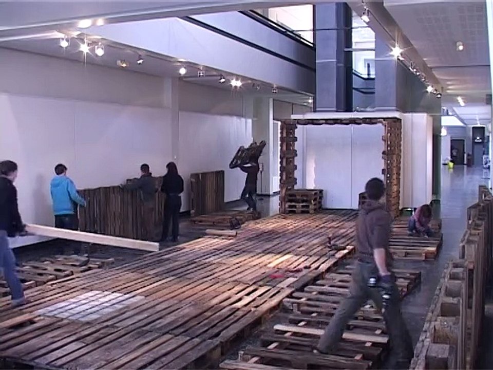Montage de la Maison qui en jette