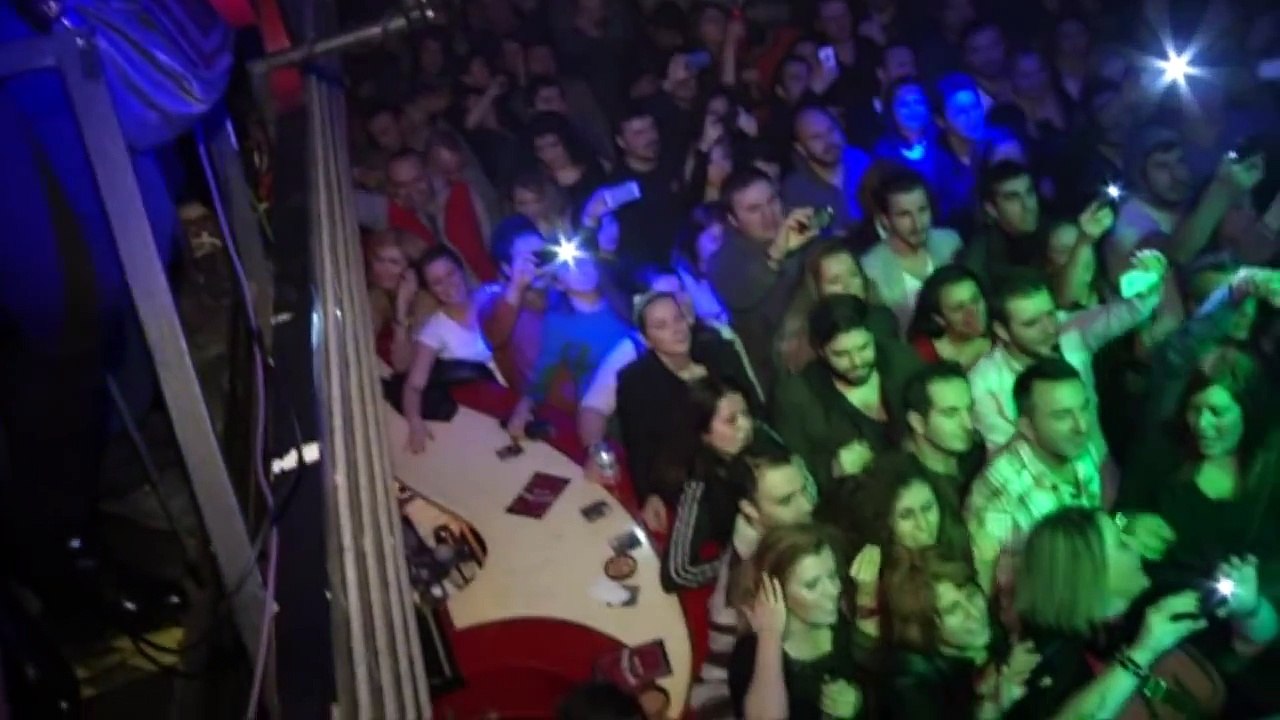 Halil Sezai - İsyan (Jolly Joker Konseri)