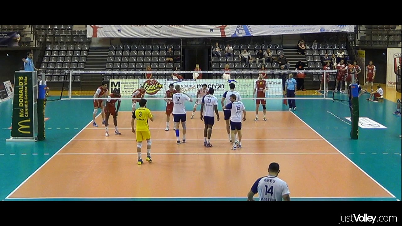 Une saucisse merguez pour Ronald Jimenez - Volley