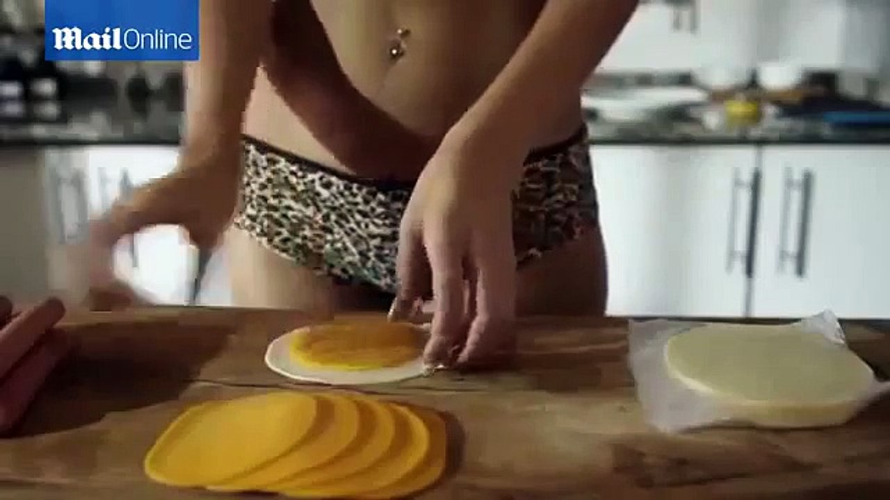 Youtube'da Çıplak Yemek Tarifi Veren Fenomen Aşçı Jenn