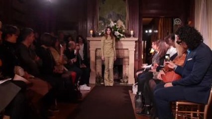 Paris Büyükelçiliği Rezidansında, Türk Modacı Atıl Kutoğlu'nun "Modern Osmanlılar" Defilesi