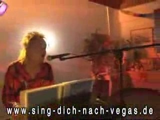 chanteur qui avale son micro