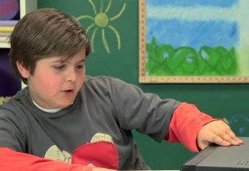 Así reaccionan los niños al ver un VHS por primera vez