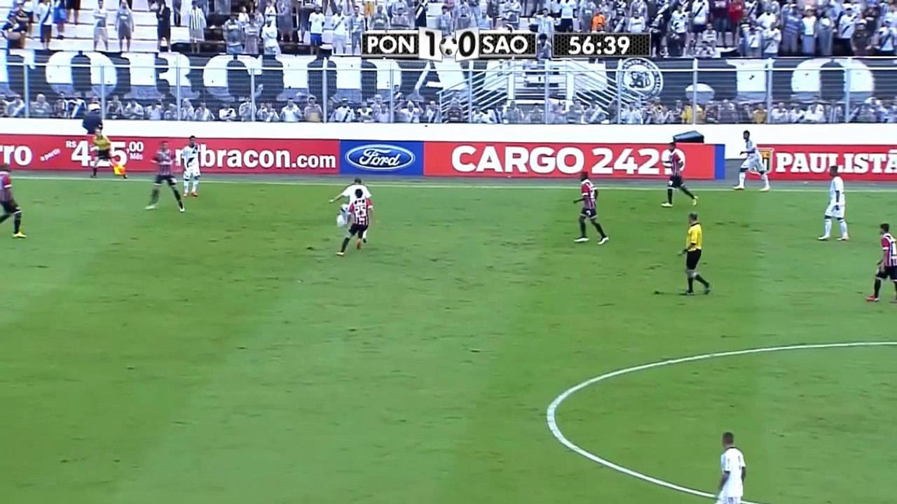 Paulista: Linienrichterin macht Spieler rund