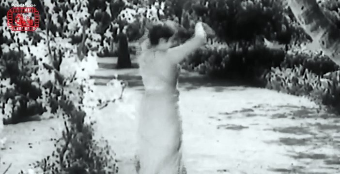 Kisi Ne Apna Bana Ke Mujhko Muskurana Sikha Diya - (PATITA - 1953)