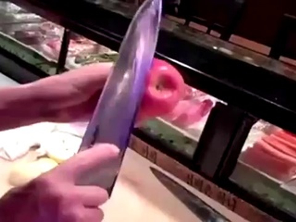 Mira esta técnica para pelar una manzana en 15 segundos