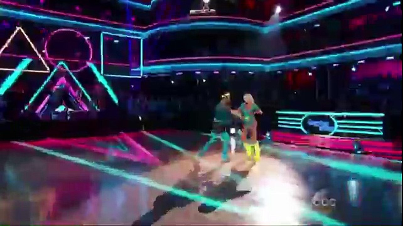 Suzanne Somers and Tony Dovolani- Cha-Cha (Week 1)