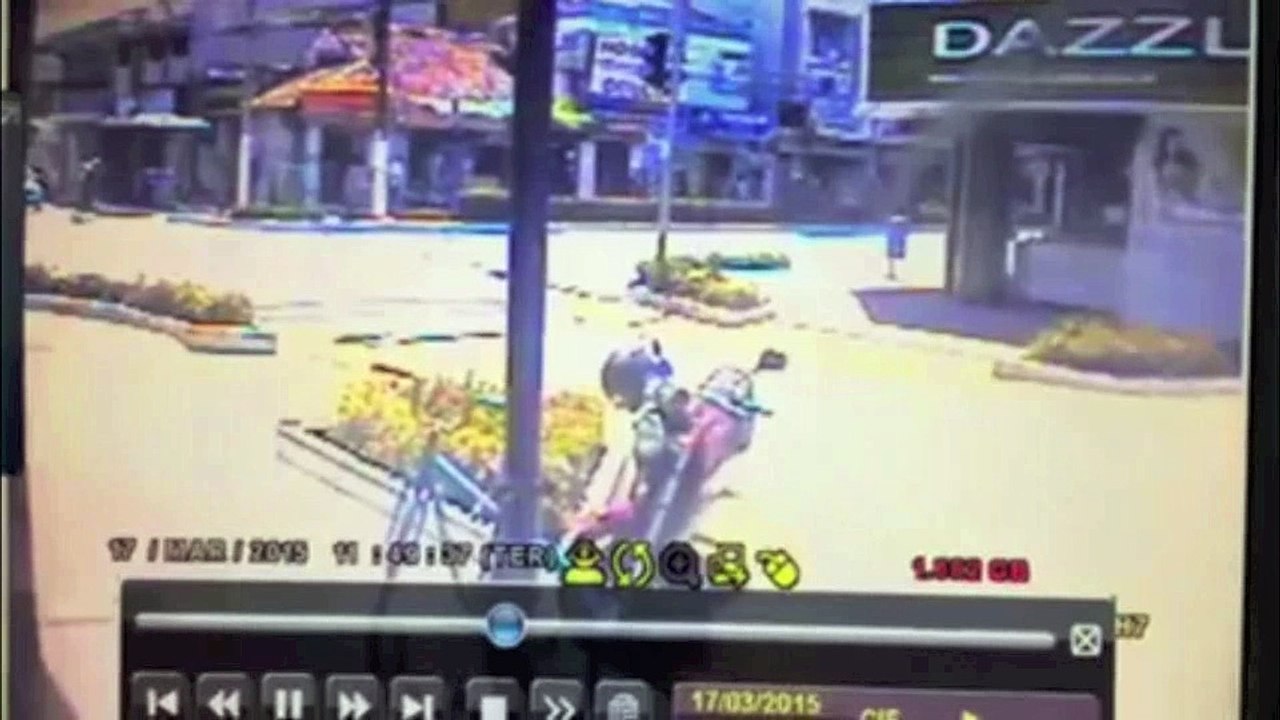 Câmera registra atropelamento de idosa em Vila Velha