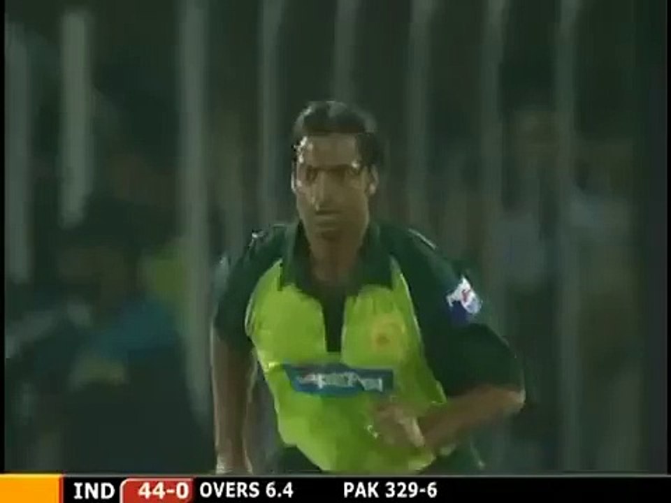 Sehwag pissed off by Shoaib Akhtar In Cricket