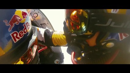 Breathtaking high altitude acrobatic skydiving - Red Bull Skycombo