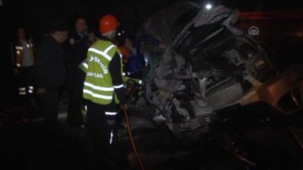 Pikap ile Otomobil Çarpıştı: 3 Yaralı
