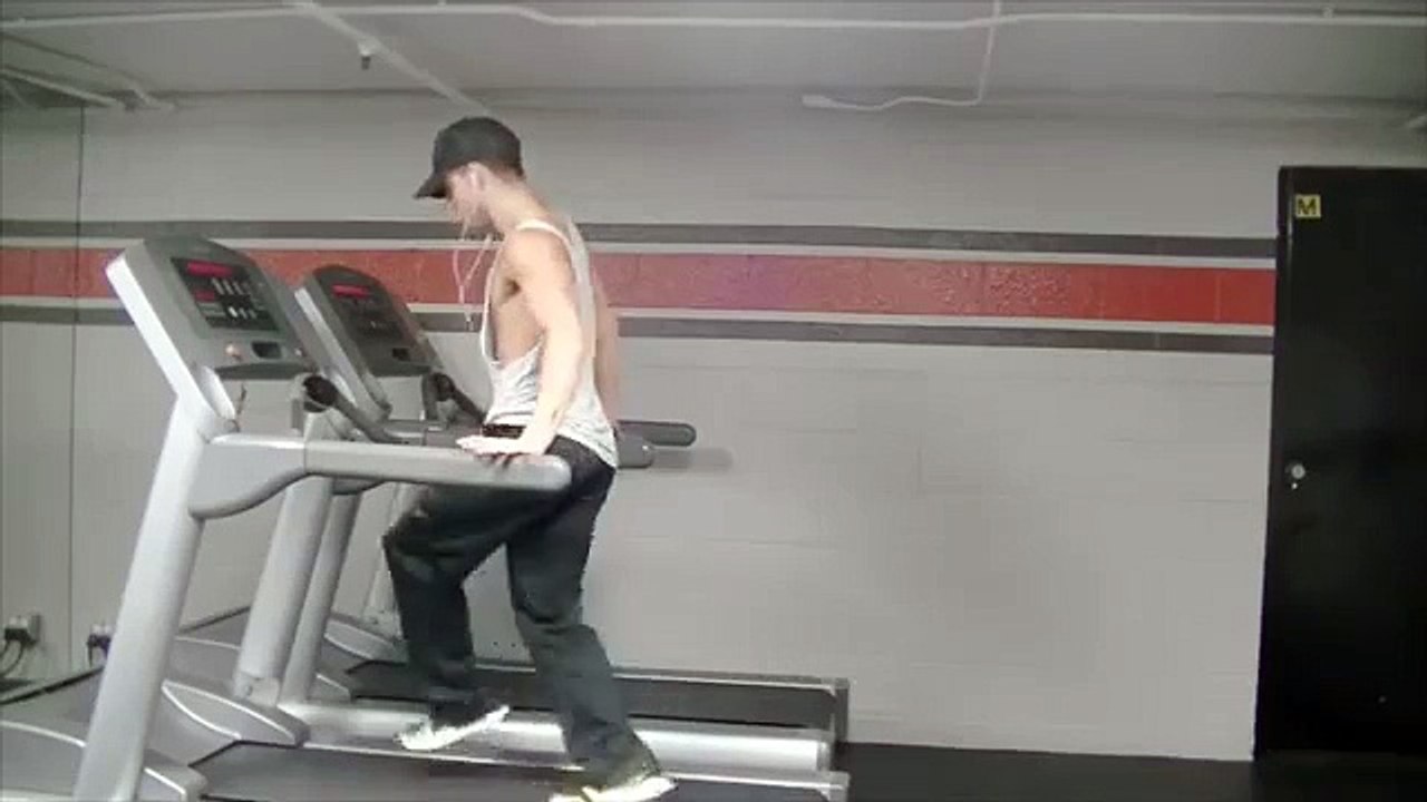 Ce Chorégraphe danse sur un Tapis de Course