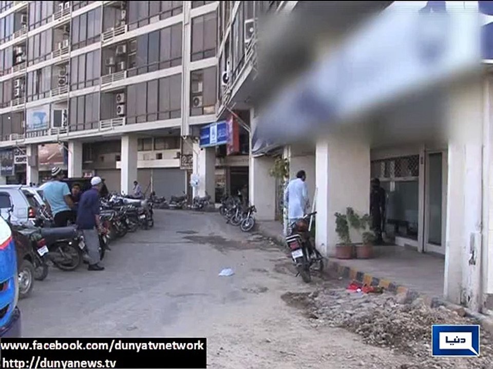 Dacoit robs 6 lac from bank- Karachi