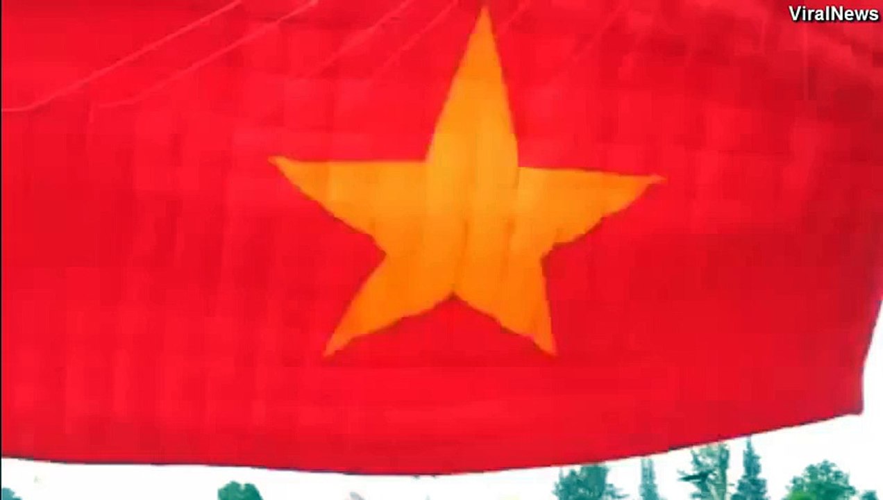 Dunya News - 5 year old boy dies after falling from giant kite in Ho Cho Minh City, Vietnam