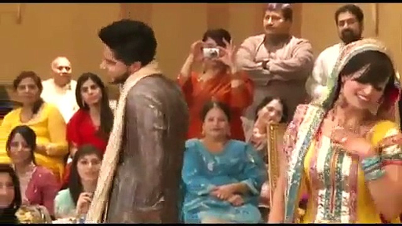 Indian Groom & bride dance