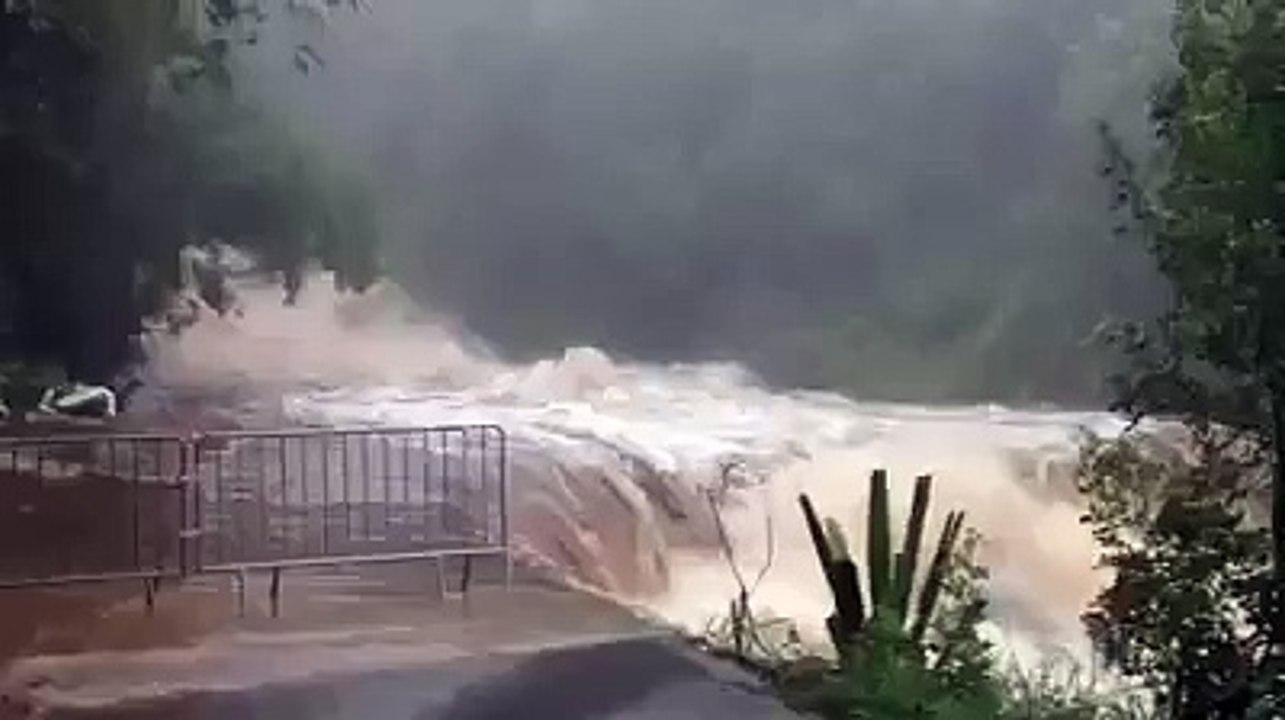 Tempête Haliba : à Saint-Paul, la ravine Divon se déchaîne