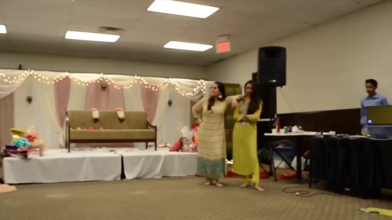 Girl's mistake become shameful act in public! Must watch