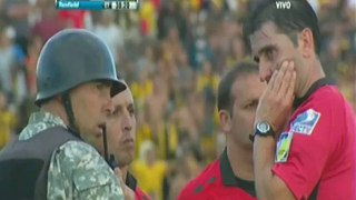 Uruguay: Cerro - Penarol, Cerro vs police