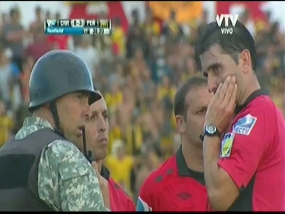 Uruguay: Cerro - Penarol, Cerro vs police