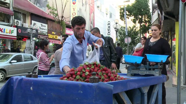 اللاجئون السوريون في مرسين يفضلون سوريا الصغيرة على وهم اوروبا