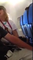 Mujer protesta en vuelo porque “EEUU le declaró la guerra a Venezuela”
