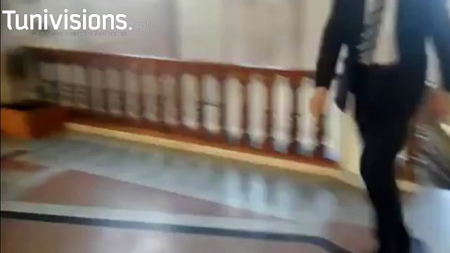 خروج بعض النواب من المجلس التأسيسي رفقة الأمن الدخلي من الباب الخلفي