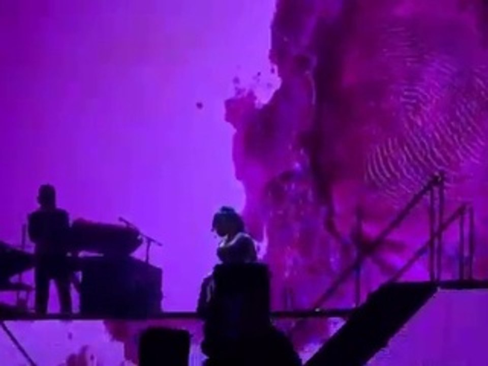Nicki Minaj - Pink Print Tour OPENING - All Things Go (Stockholm)